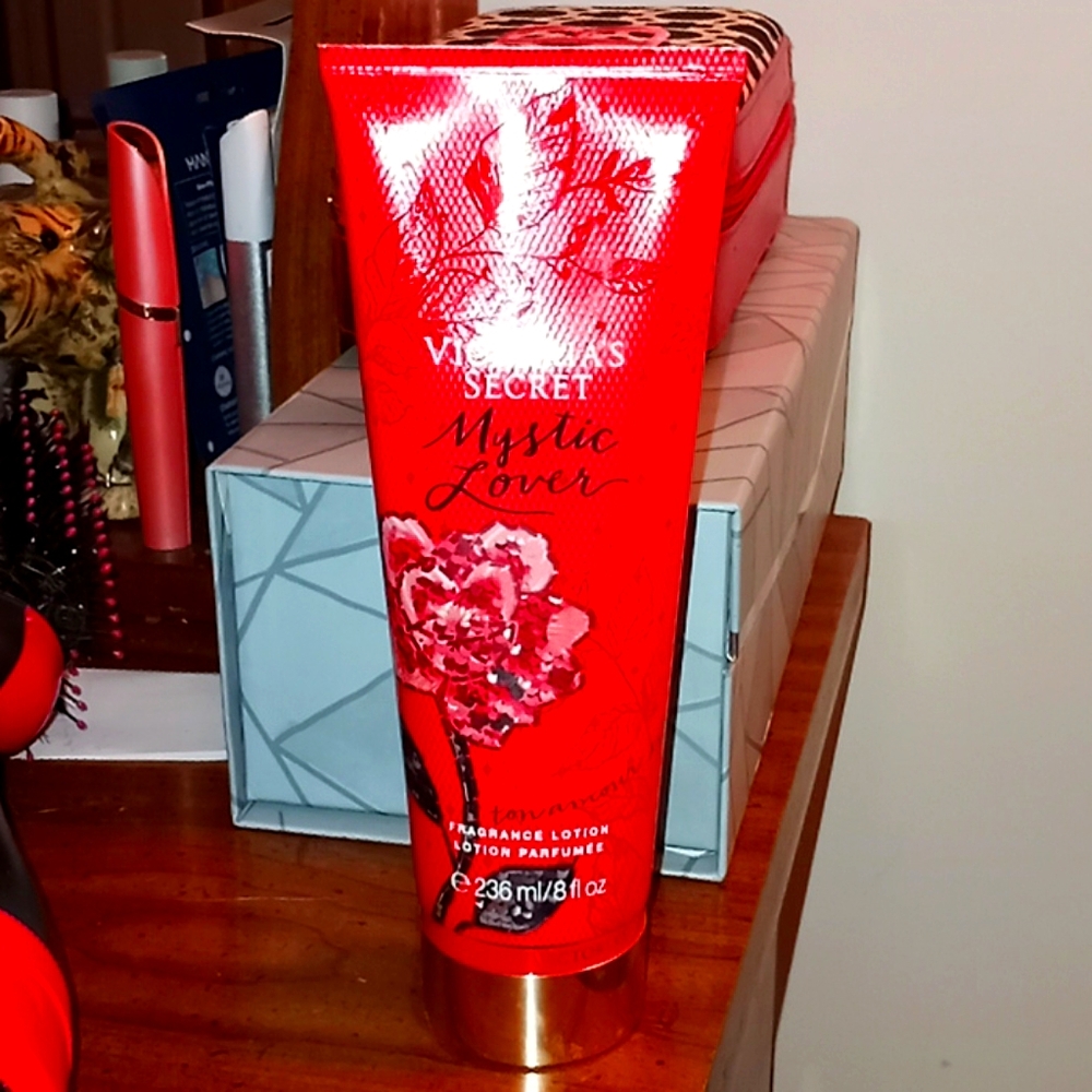 Victoria's Secret Mystic Lover body lotion